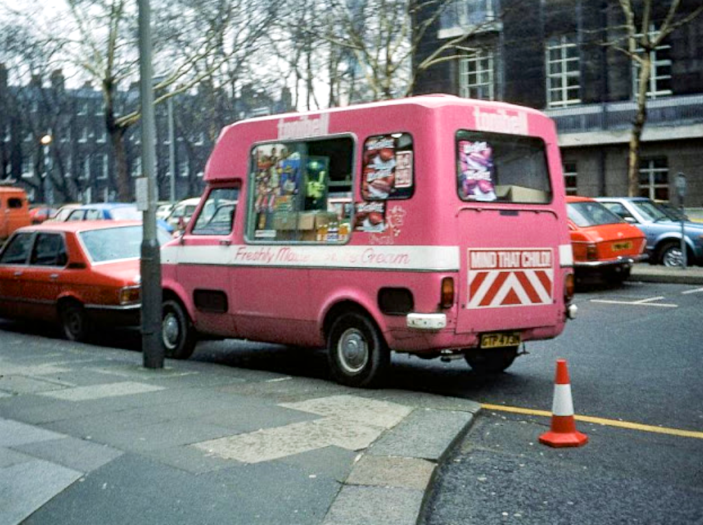 八十年代英国,伦敦街头的中国女孩