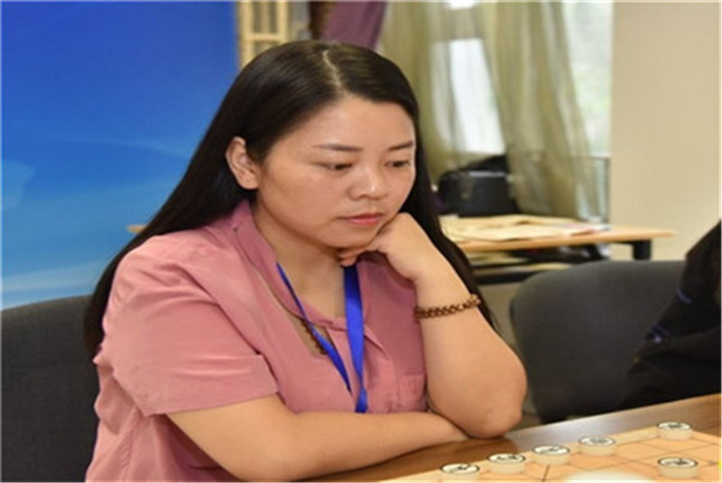 首战象棋国考 斩获女子冠军 何媛追梦从来不怕晚