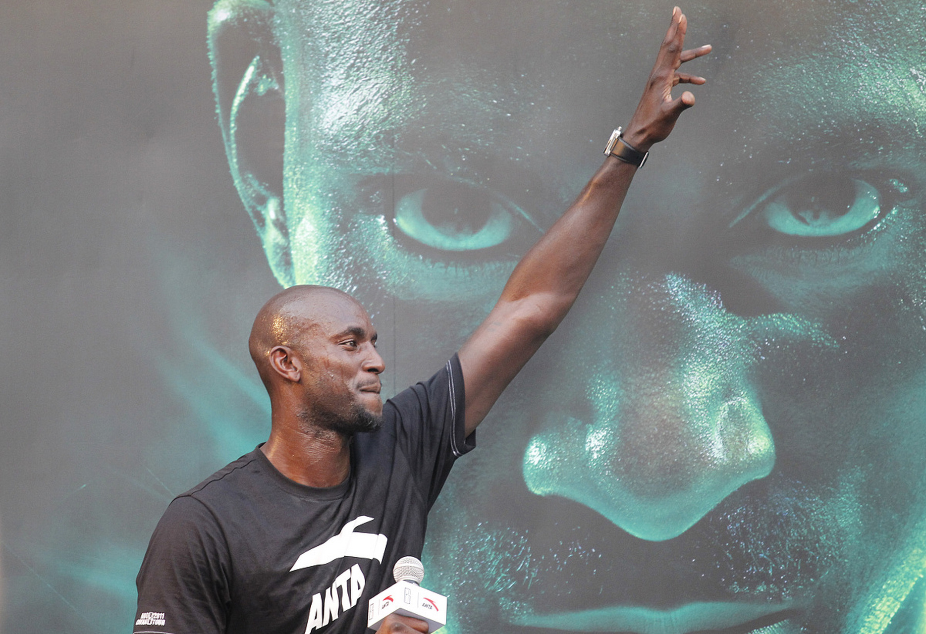 加内特谈姚明,"我看他打的很软,看起来很柔弱"!