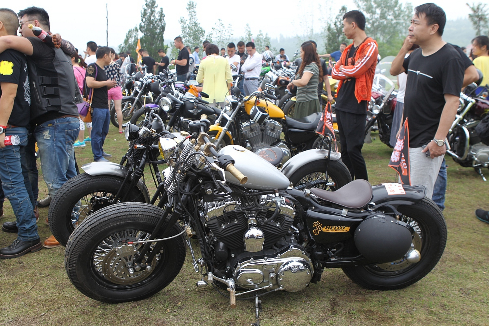 巡航太子哈雷戴维森nightster拥有独特台球灰外观,卓越操控性和舒适性