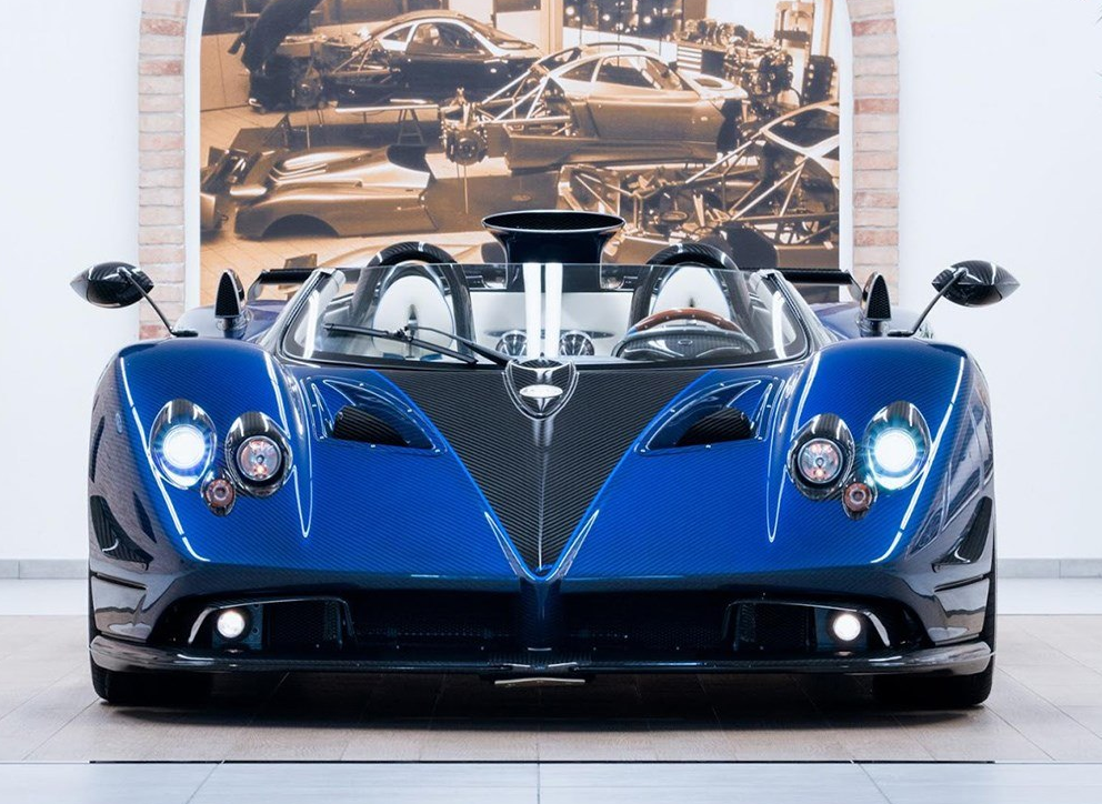 车的尾部整体处于一种正方形的形状,给人一种,非常整洁的感觉,但是