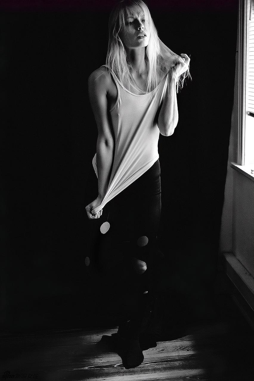 西方美女的黑白摄影,不一样的人体之美!