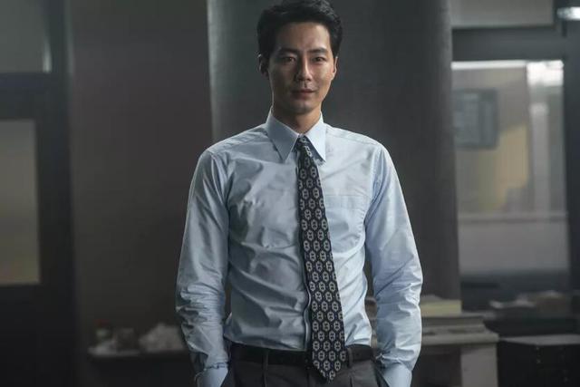 韩国电影《王者》,这帮电影人们黑起自家政府还真是不留余地!