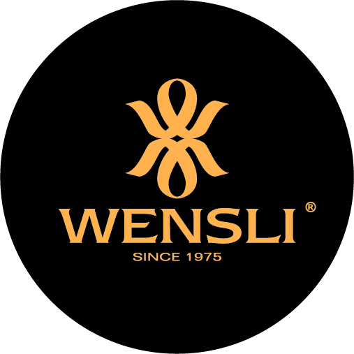 现在,万事利有两件"国宝级"丝绸珍品正在国际亮相