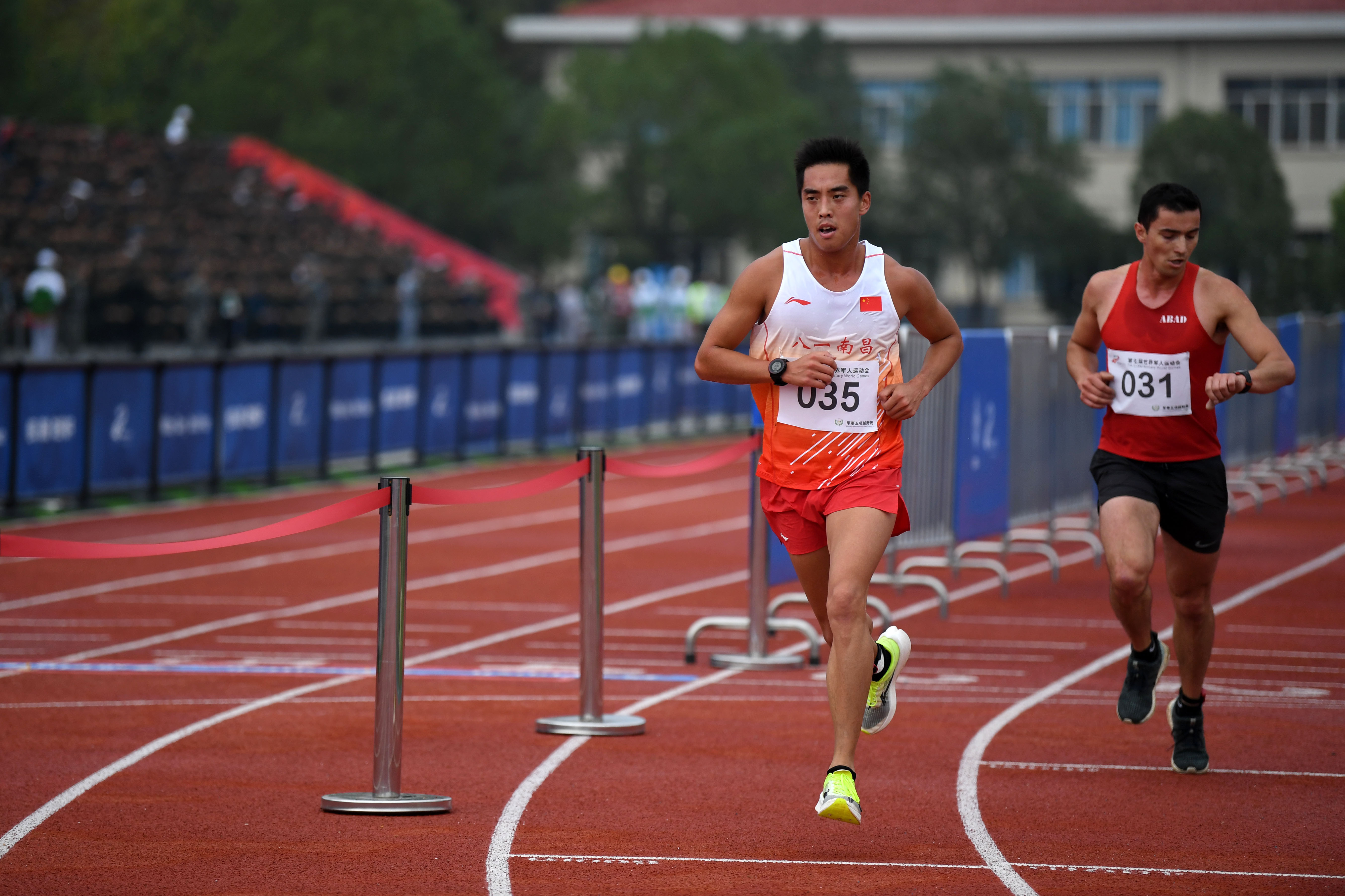 军事五项——男子个人全能越野跑赛况