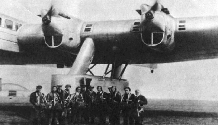 毁灭者k7:前苏联1930年研发的飞行堡垒,密布发动机和螺旋桨!