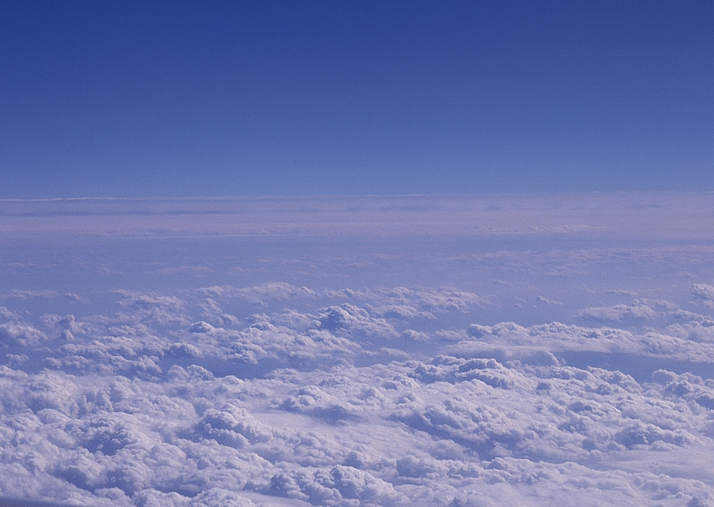 美图:那些变幻莫测的云在蓝天上,或流动,或停驻