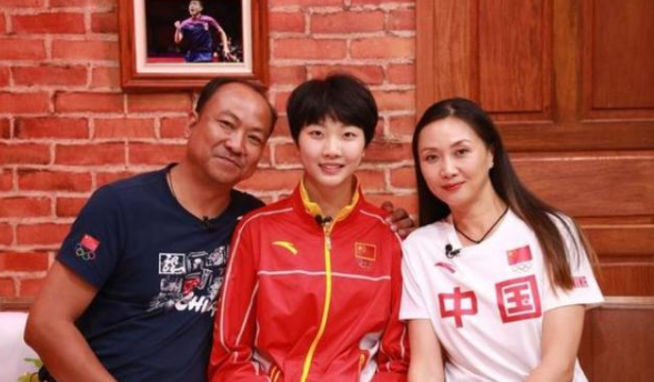 袁心玥的感情生活!母亲为其征婚谎报身高,小苹果愿找小男人