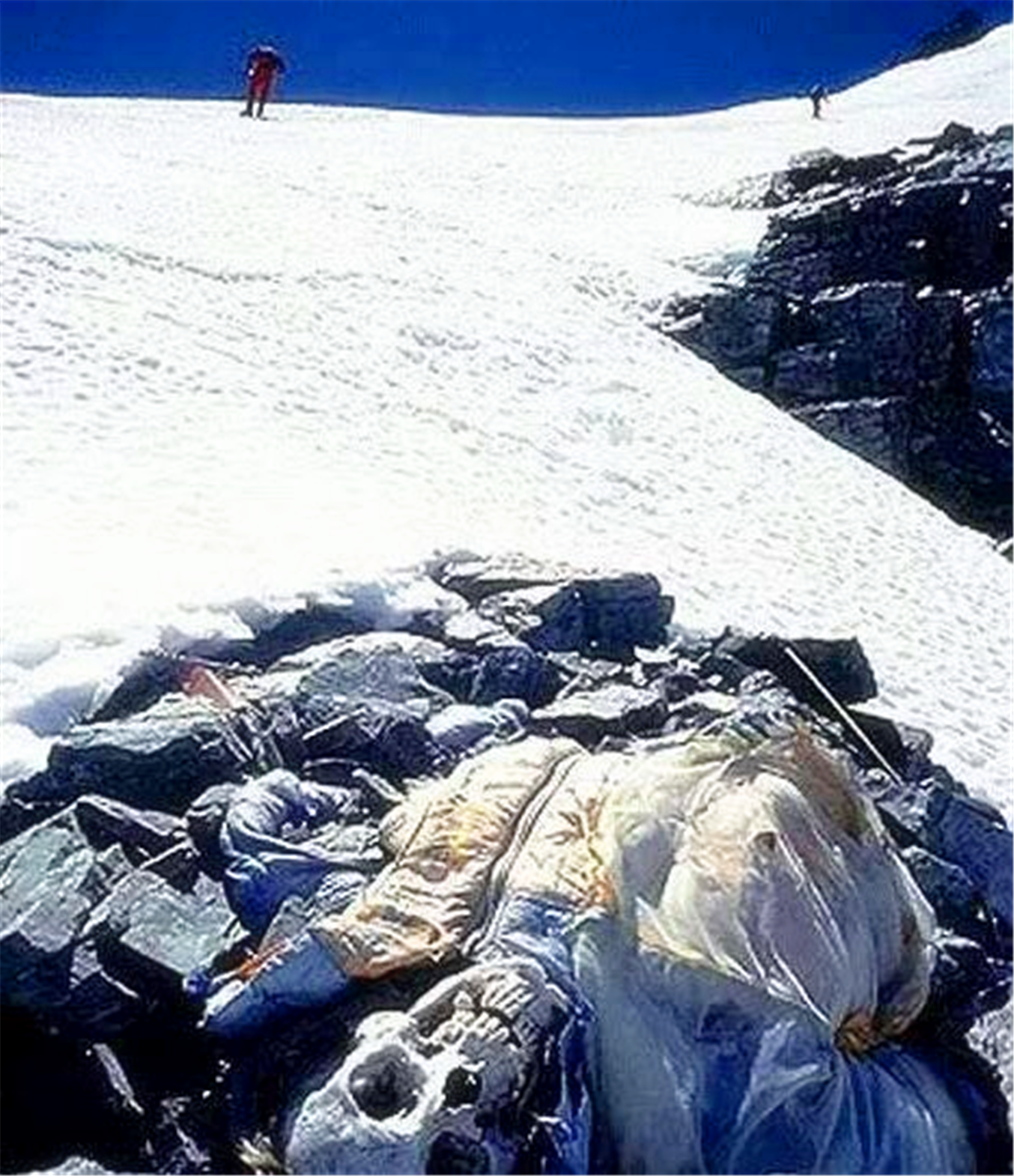 珠穆朗玛峰半山腰的尸体,看图就能吓死一批人!