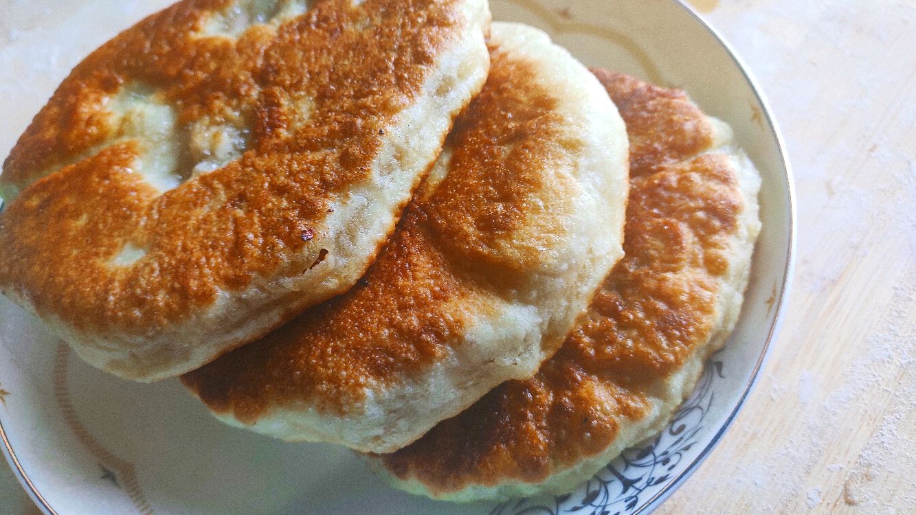 大厨分享牛肉馅饼的做法,步骤清晰,外酥里嫩,一看就会