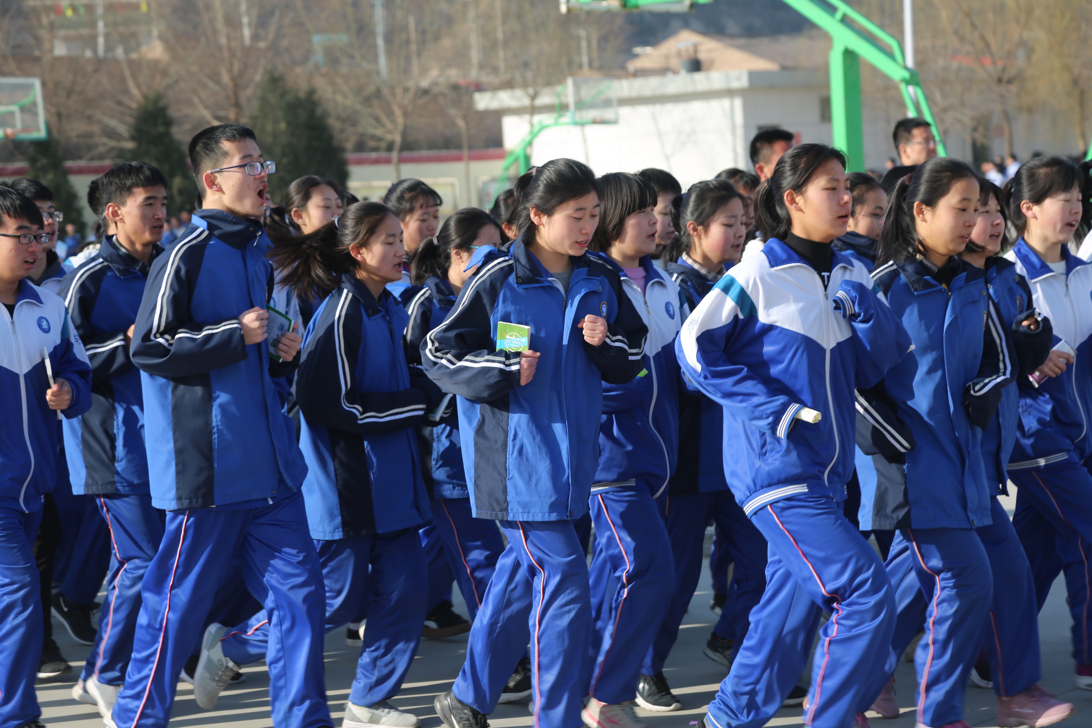 「前进吧,少年」靖远一中活动课间的孩子们