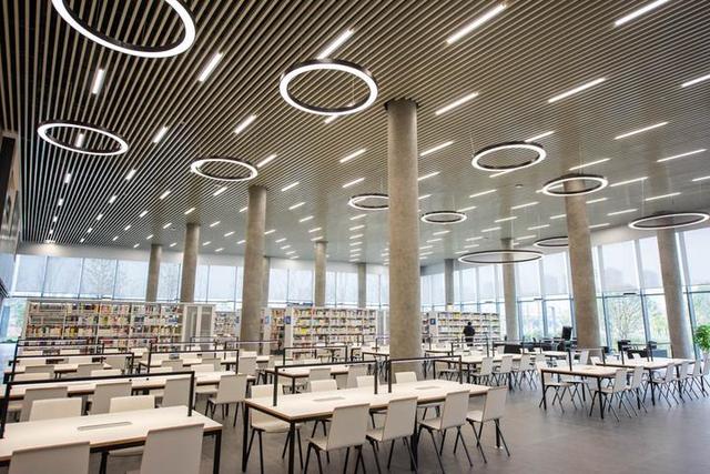 藏书量约150万册 电子图书350万种 宁波图书馆新馆开馆