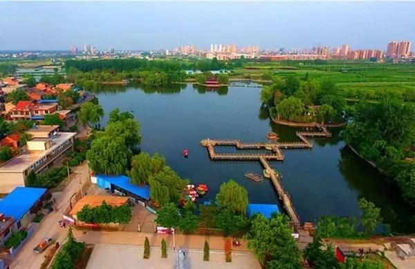 西安渼陂湖位于西安市鄠邑区涝河西畔,是秦汉上林苑,唐代游览胜地