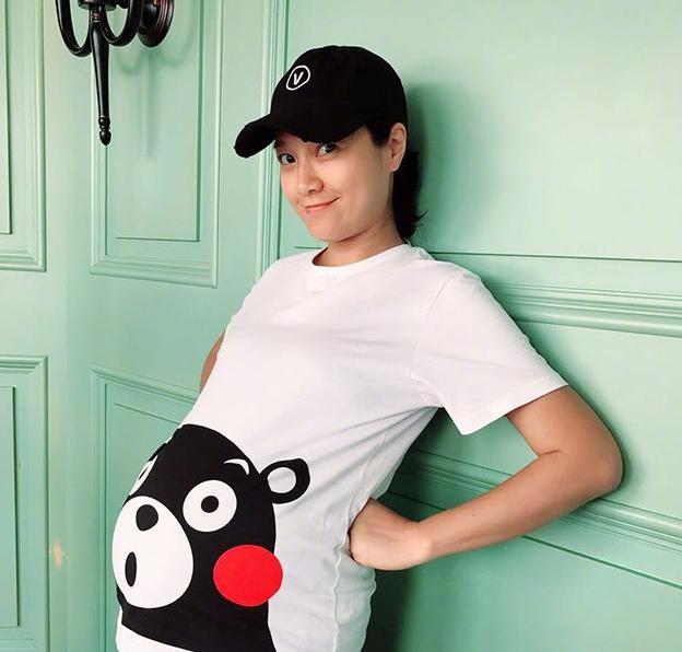 参观周一围住的豪宅,家里装修很奢华,走进去以为是宫殿