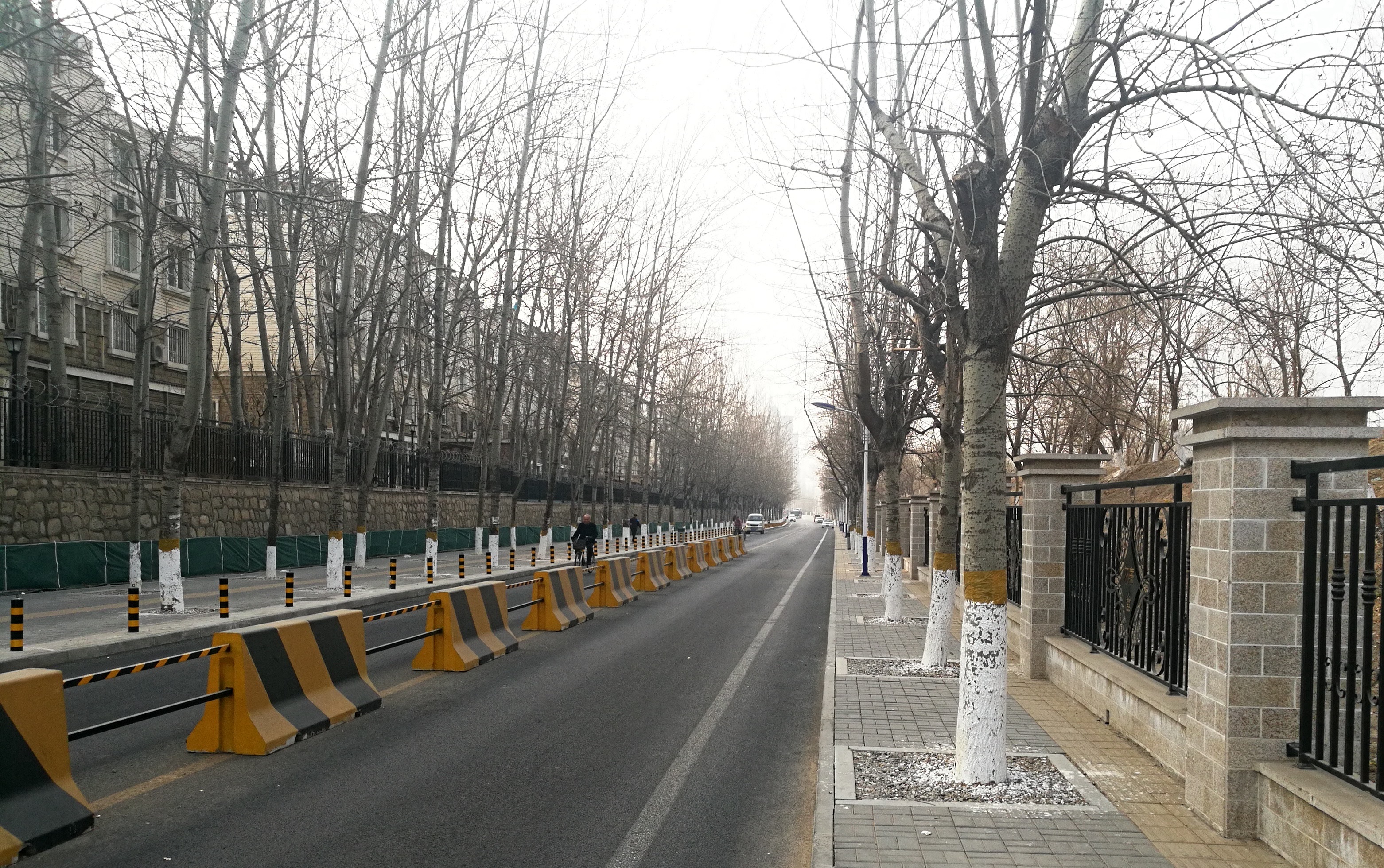 介绍北京城铁13号线的北苑北站:南北两侧都已建成,站点位置较偏