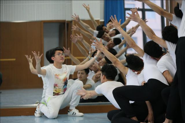 花开无声,梦有力 一群聋人大学生的舞蹈梦