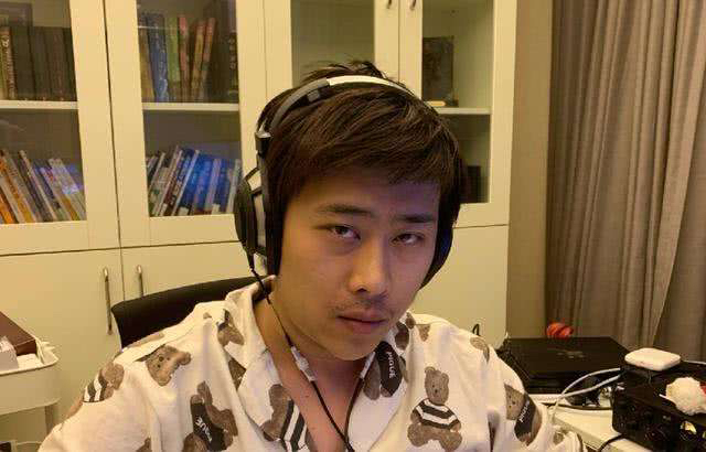 推荐一本以"卢来佛祖五五开"为主角的网络小说!