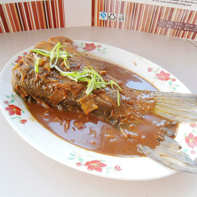 豆瓣鱼尾,汤汁浓稠,酱香味浓郁,用来下饭一级棒