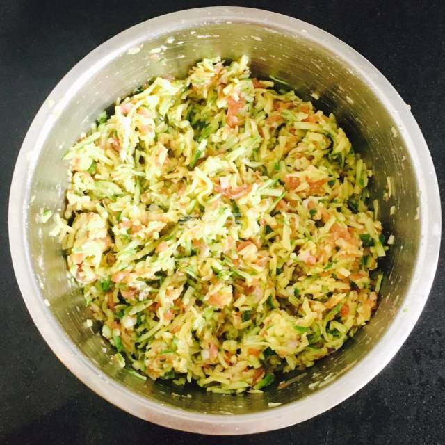 自制方瓜饺子,皮薄馅香,鲜美多汁,一口气吃了2大盘