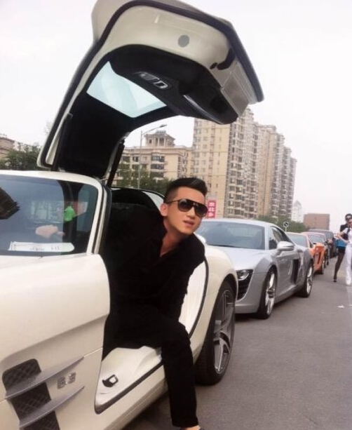 镜头下:富二代的奢侈炫富生活