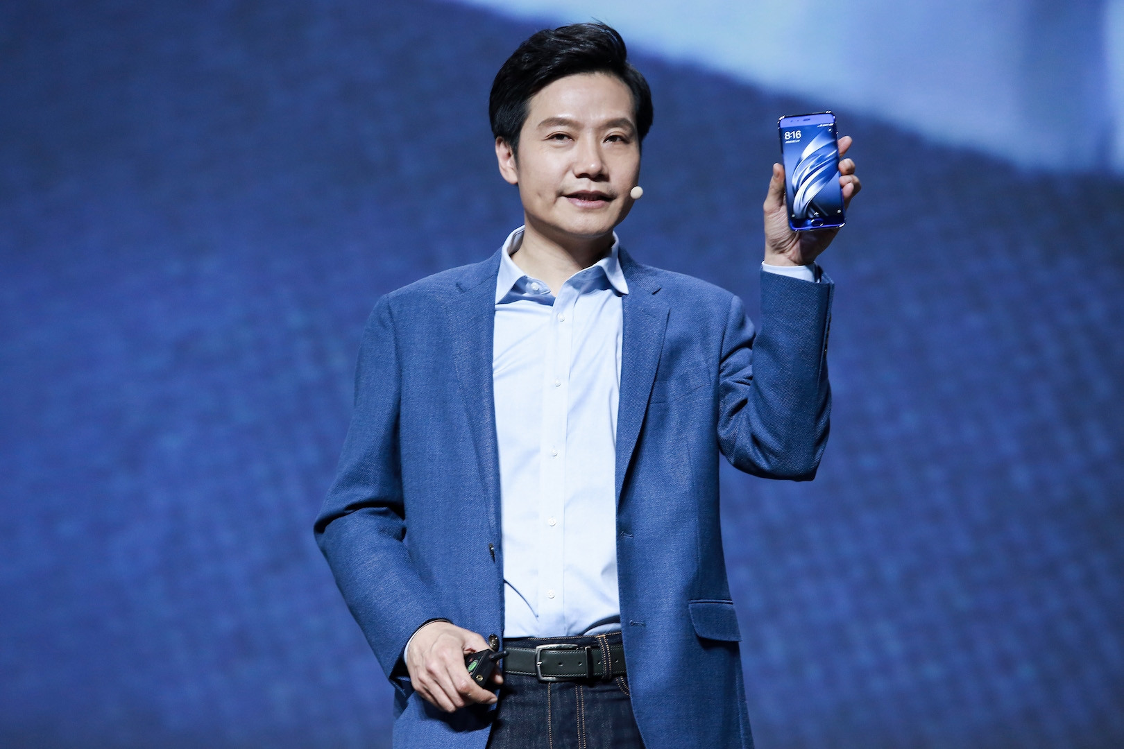 雷军发文说"写错了",网友:看起来很诚恳,其实是在炫耀嘛