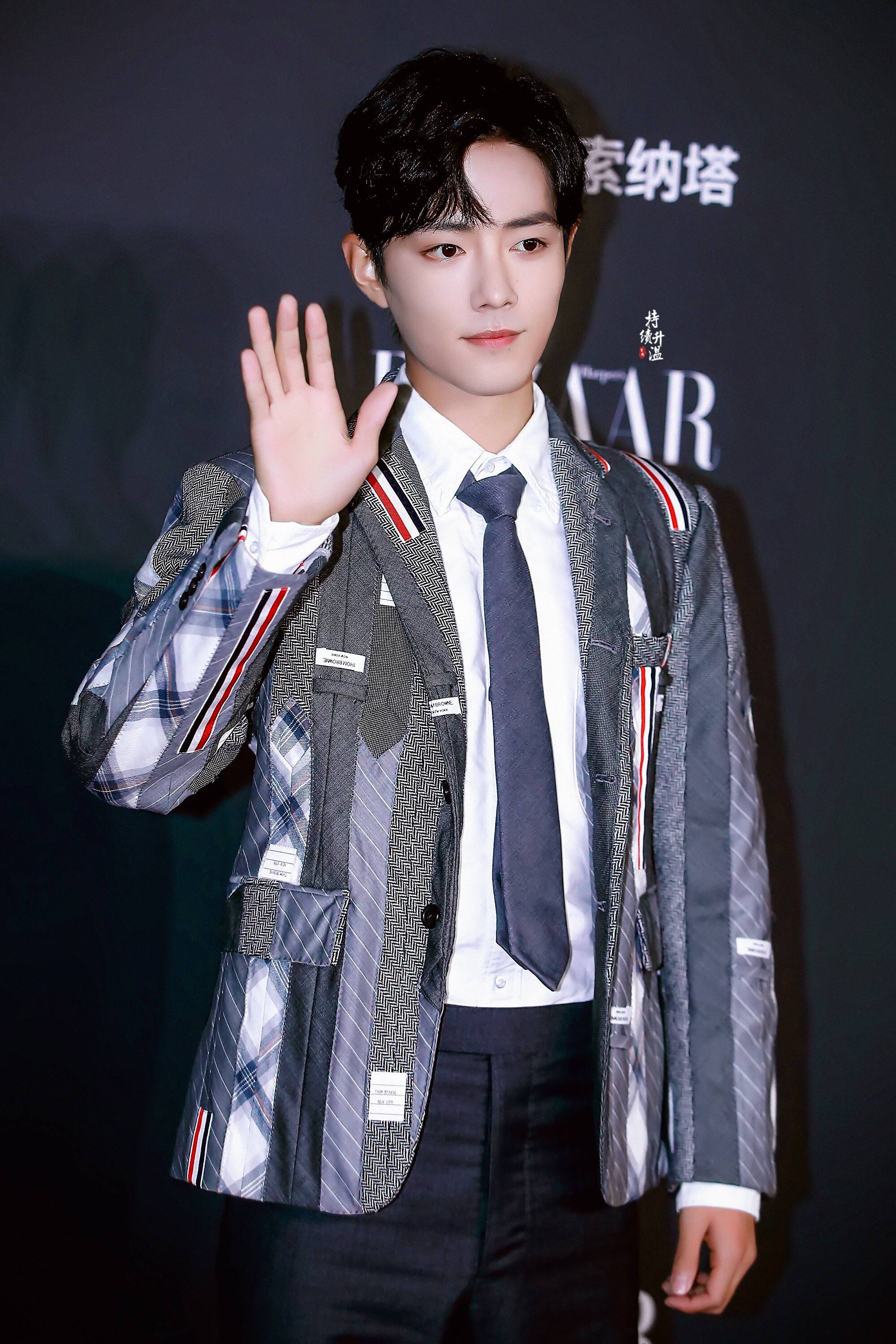 肖战芭莎慈善夜,戴眼镜的哥哥太可了!献身公益,与战同行