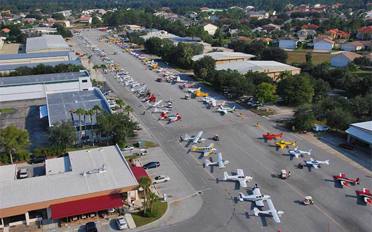 美国的"土豪"小镇:许多家庭都有私人飞机,名副其实的飞行小镇