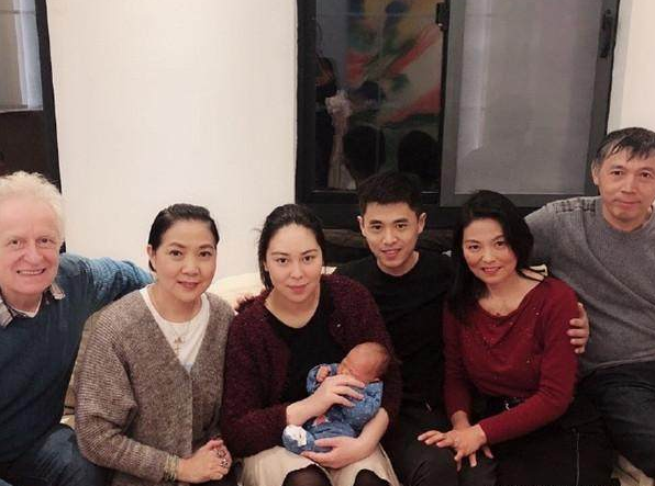 曾是张铁林前女友,为嫁老外跟家人闹翻,如今怎样?