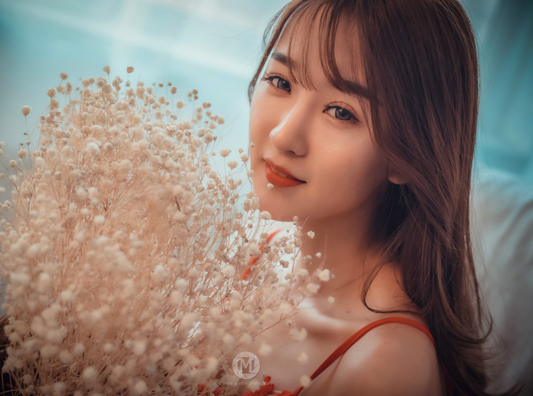 美图摄影:慵懒的午后阳光 惬意俏美的红裙女孩!