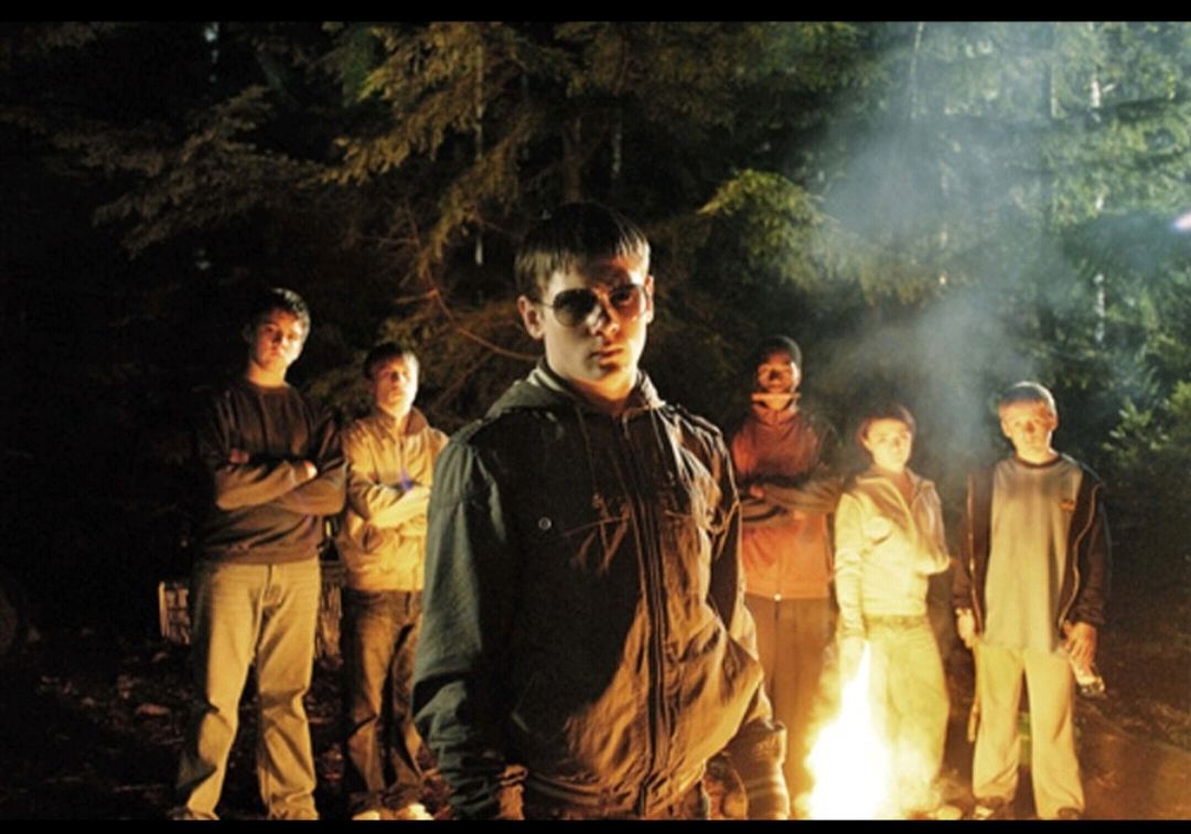 《伊甸湖》:游玩的情侣遭到了熊孩子们的折磨与杀害