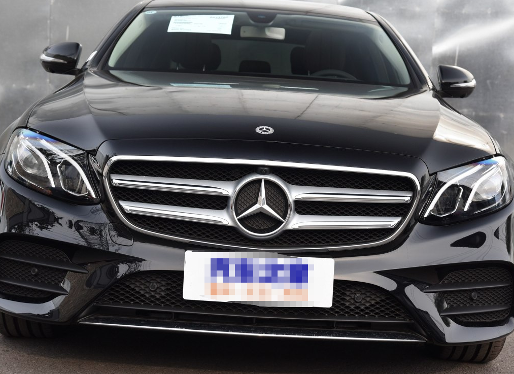 前脸的霸气设计,家族式设计风格,让这辆车十分的具有中国风的特色