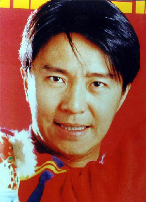 周星驰出道时的写真集! 那时候的星爷有点青涩 ,有多少人看过呢?