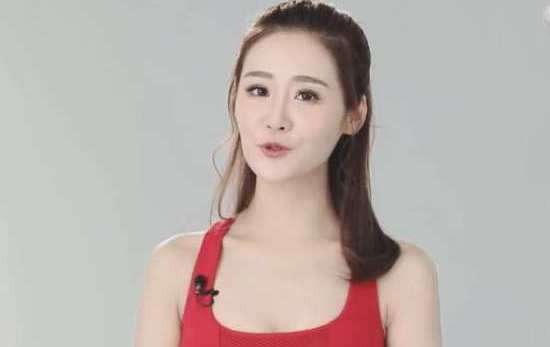 95后最美女主播果果,凭借大长腿走红,身穿雷霆球服,美出天际