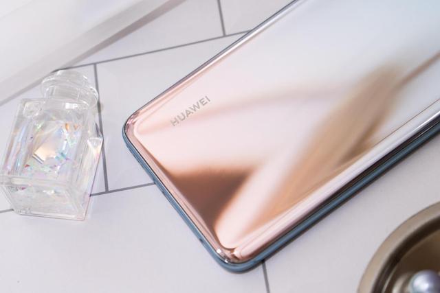 5g手机中的颜值担当,华为nova7 se银月星辉版图赏