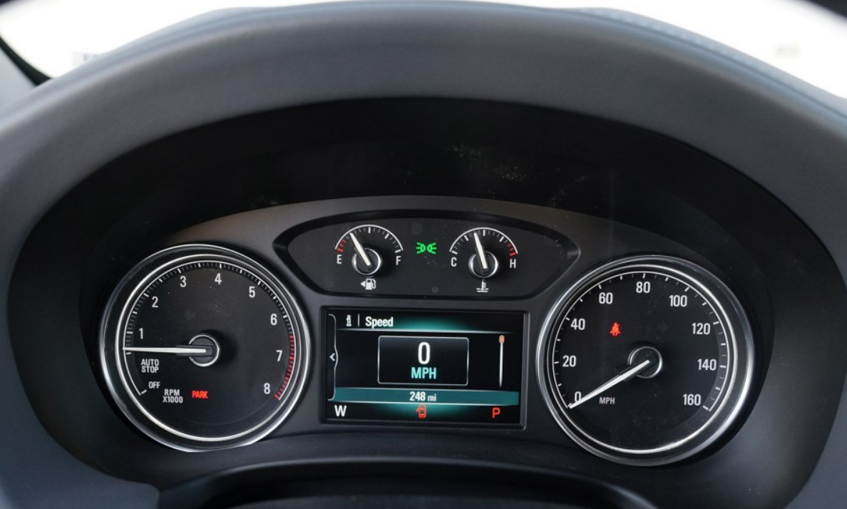 美系豪华suv昂科雷2018款基本型,炫酷的仪表盘.