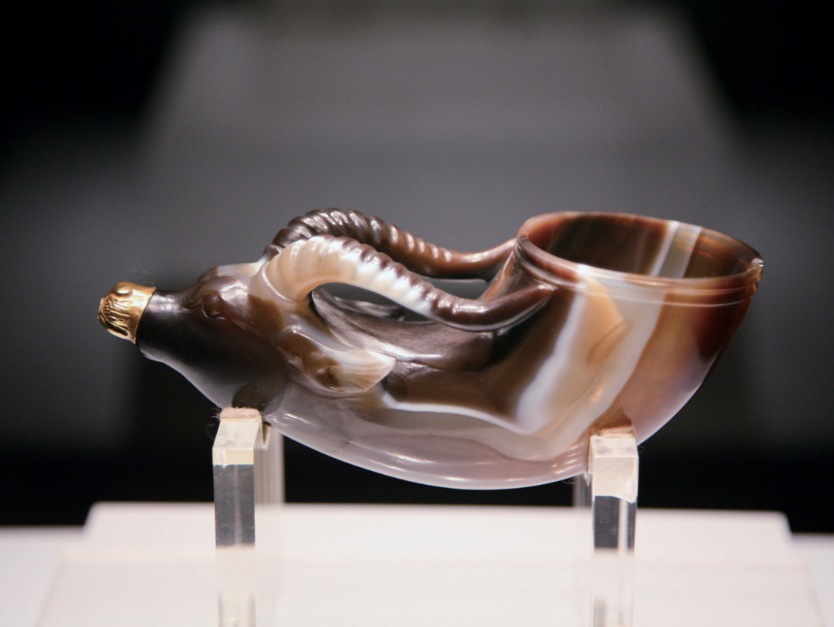 唐兽首玛瑙杯是唐代玉器,现收藏于陕西历史博物馆.