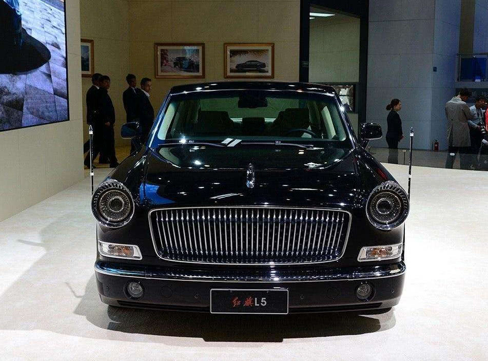 "不怕大众带字母,就怕红旗带话筒",这句话是什么意思?