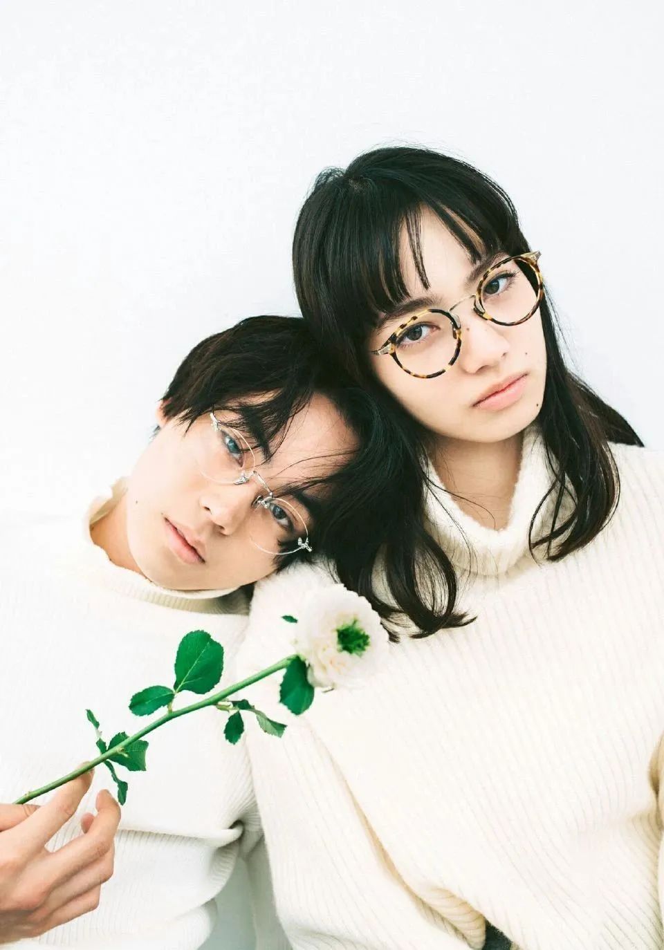 日本荧屏情侣公布恋情,两人曾三次同拍电影,逐渐加深友情为爱情