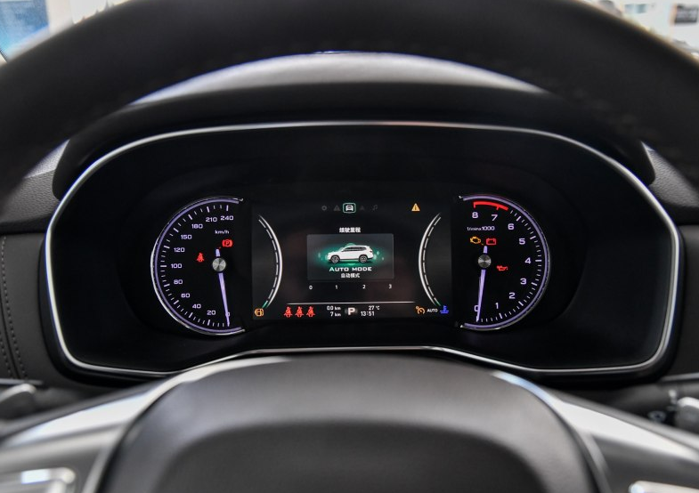 18万元.采用了高清晰液晶仪表盘,科技感十足.