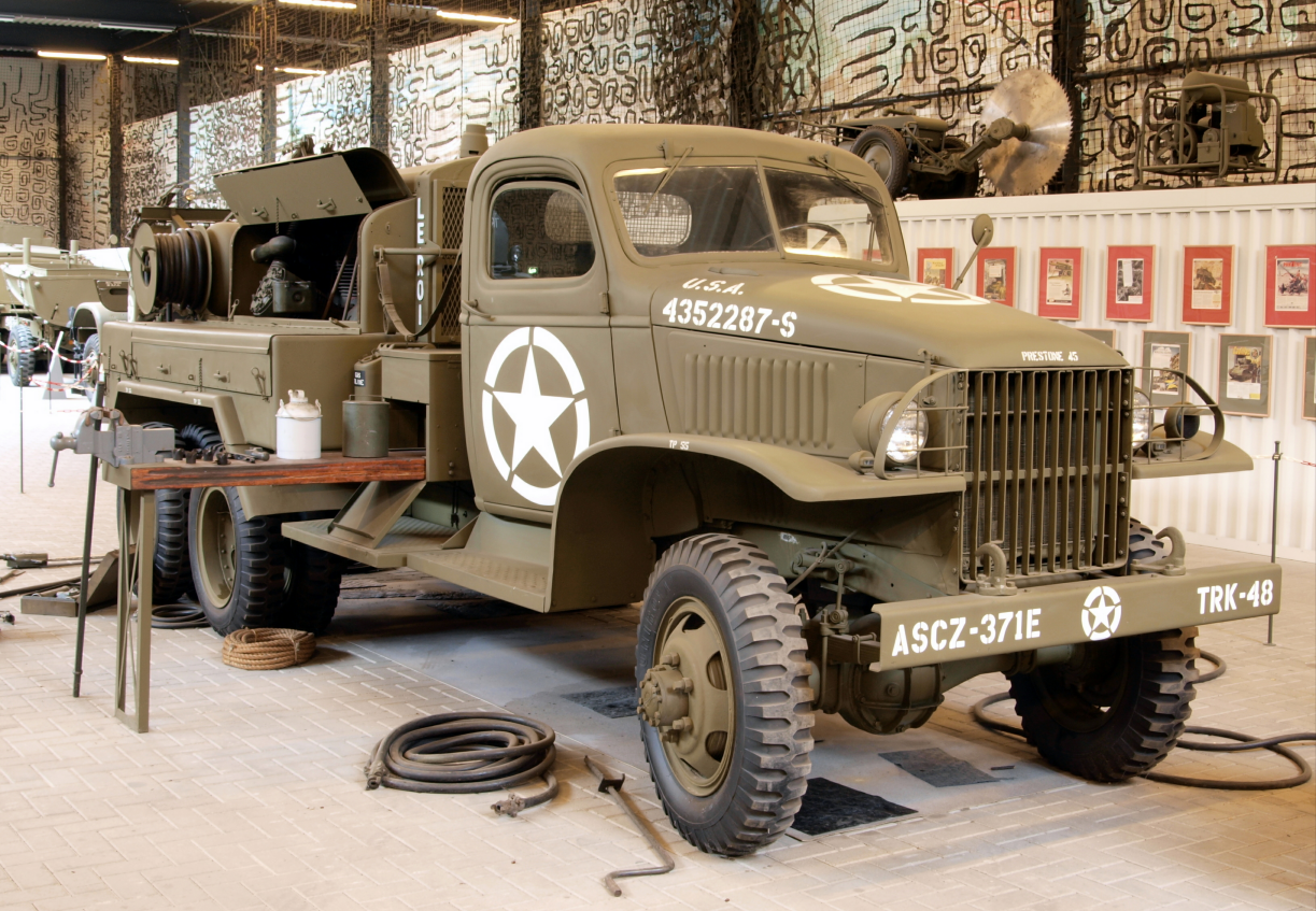 福特gp/gpw在二战中十分有名,当时的其他国家大都使用履带式车辆作为