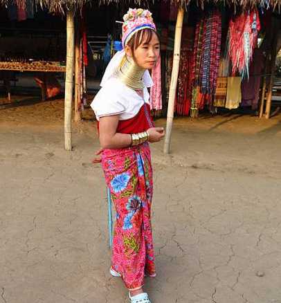 泰国美丽长颈族少女,摘下项圈那一刻,让大家心疼!