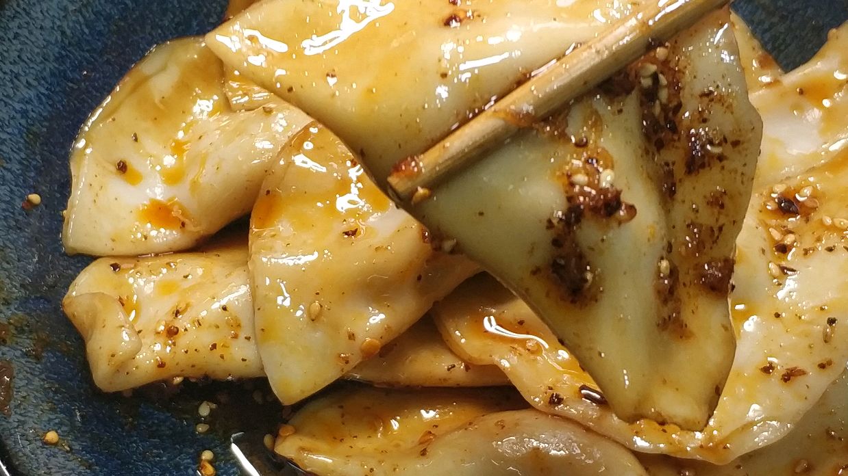 成都红油水饺的做法,皮薄馅嫩,味辣香甜