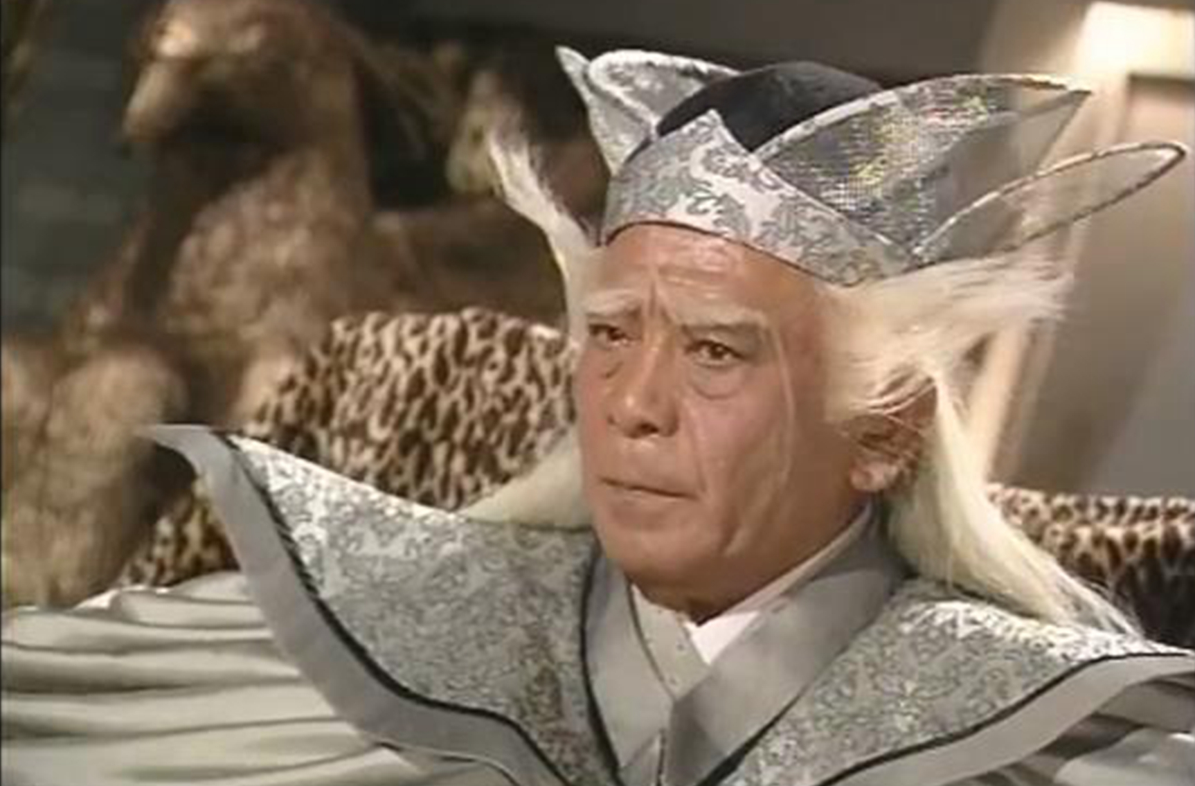 《倚天屠龙记》中,白眉鹰王殷天正武功怎么样,算一流还是绝顶?