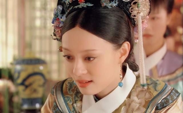 孙俪在《甄嬛传》中的6款旗头,第1款最美,最后一款让皇上绝望至极