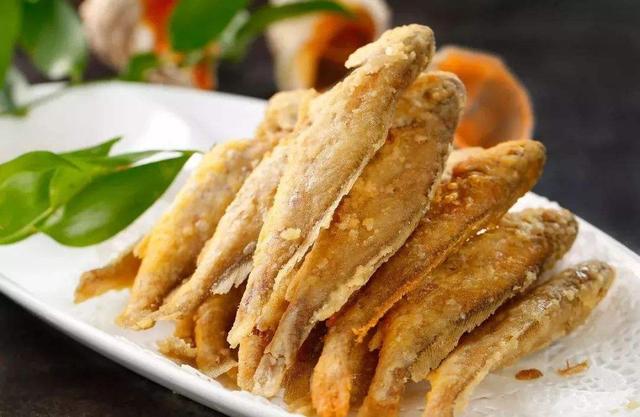 老东北干炸小黄鱼的做法,看完之后就知道为啥鱼不腥,满口留香了