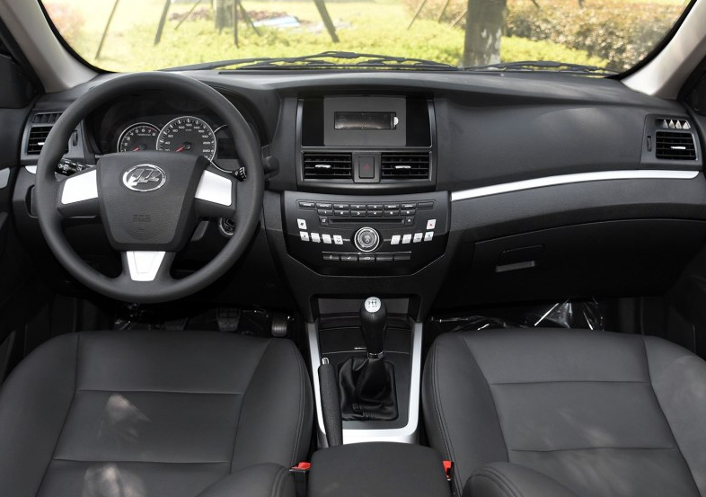 力帆汽车720内饰做工精细,用料考究,颜色搭配很协调,稳重又不失性感