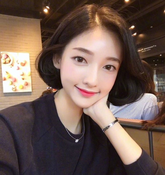 有时候提升你的女神气质,需要这样一款知性迷人风的短发!