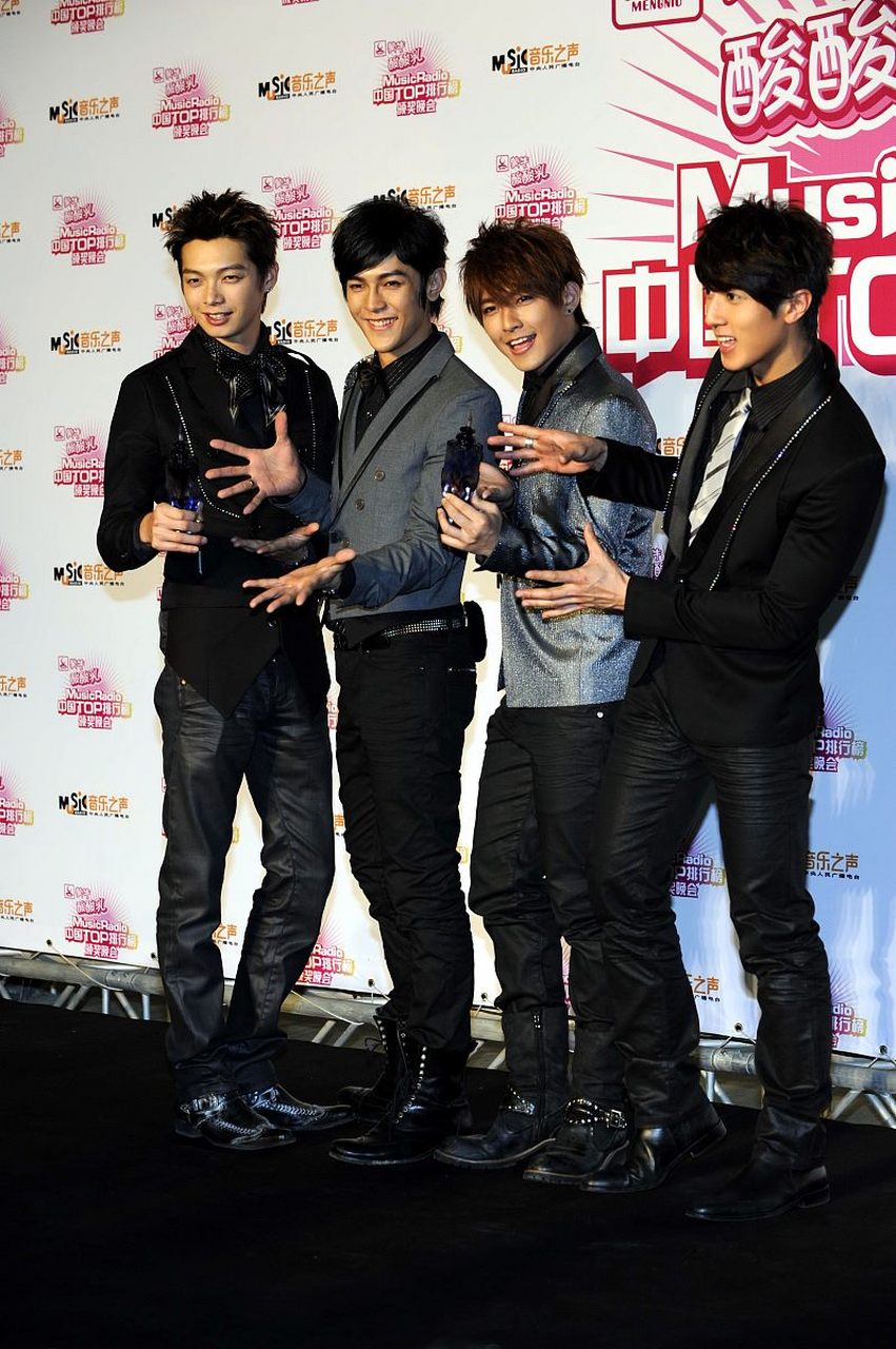 最近有网友打趣说,建议汪东城,辰亦儒,唐禹哲三人重启飞轮海!