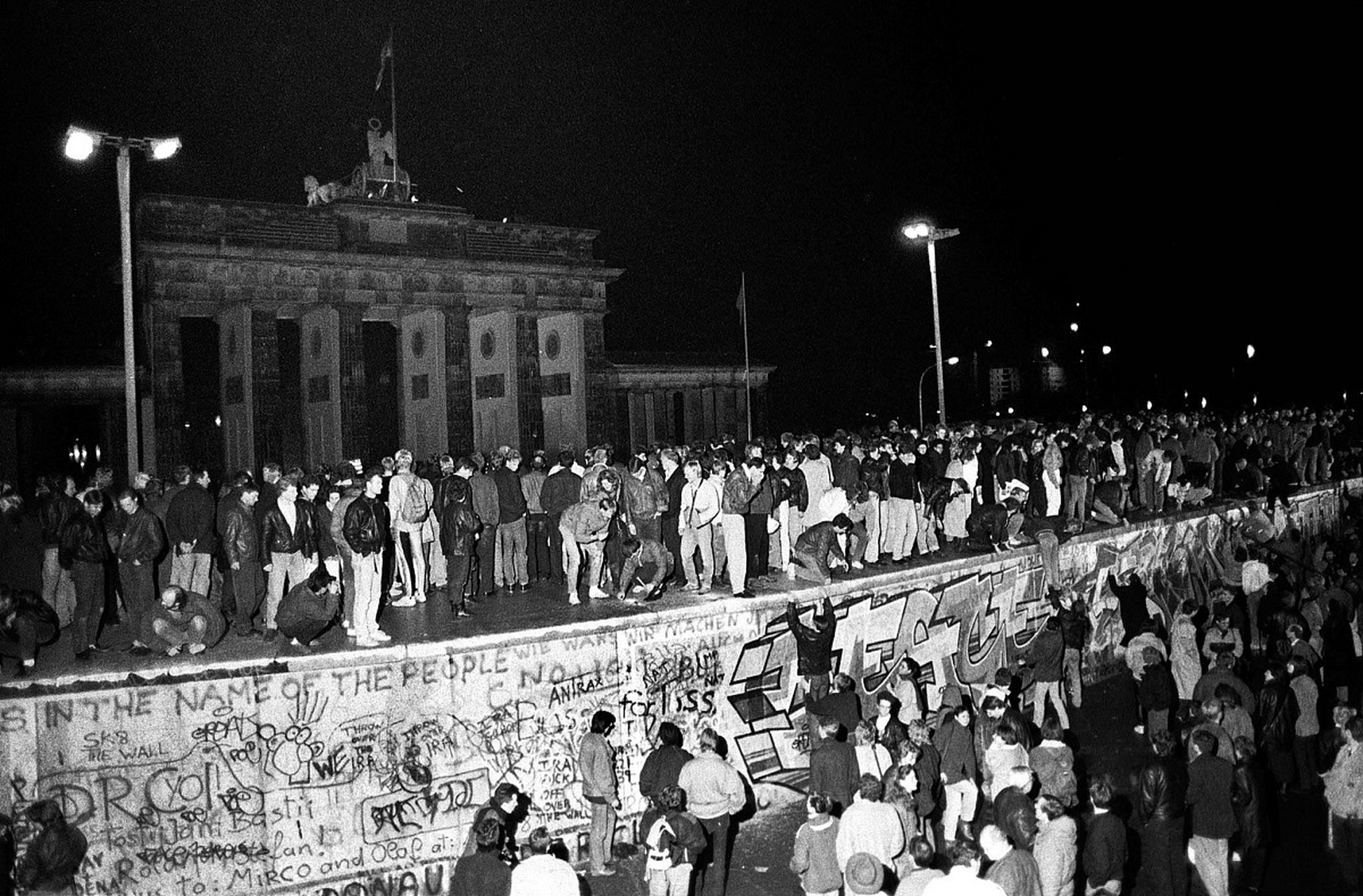 1989年,柏林墙的倒塌成为了世界历史上的一件大事件,这个事件背后有一