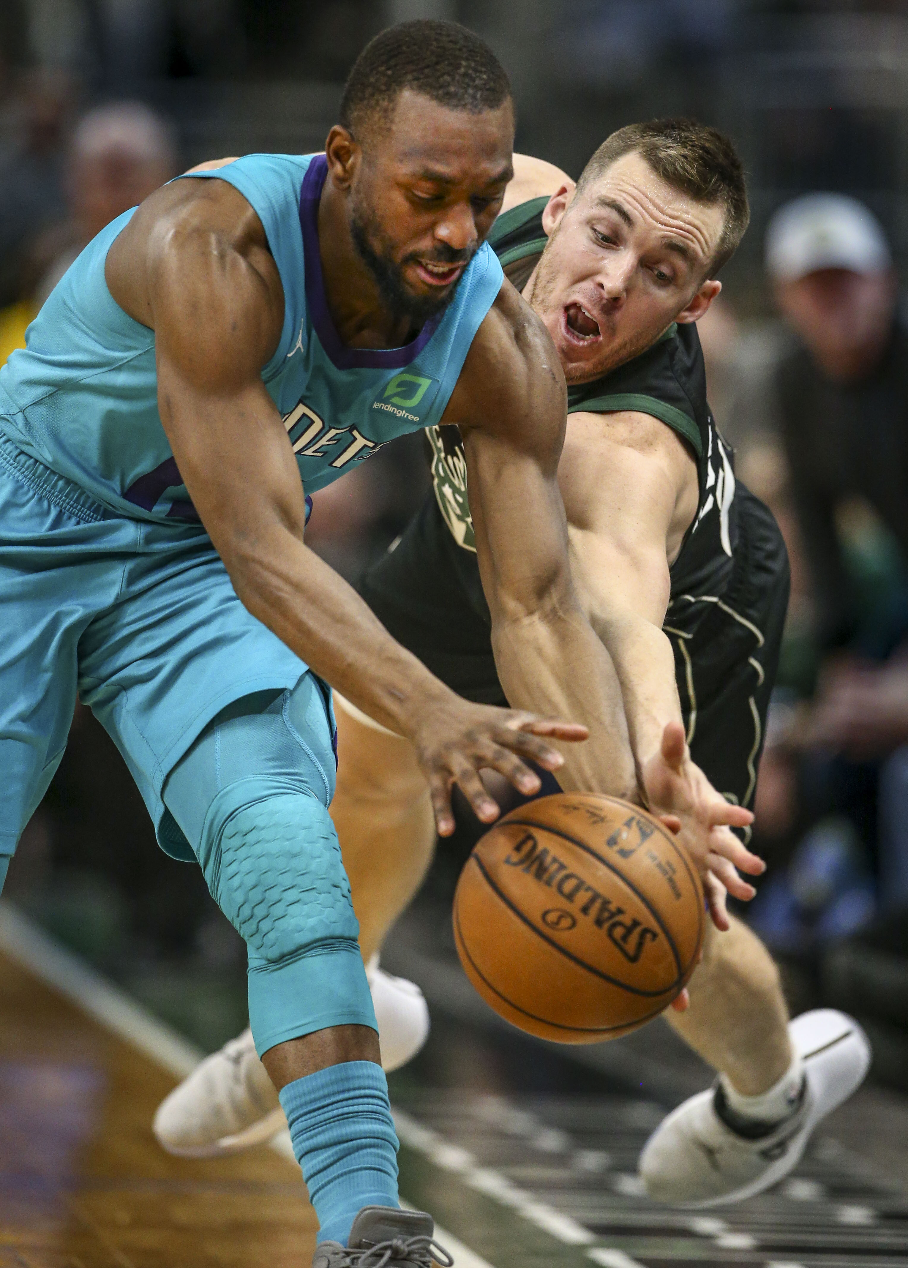 篮球——nba常规赛:雄鹿胜黄蜂